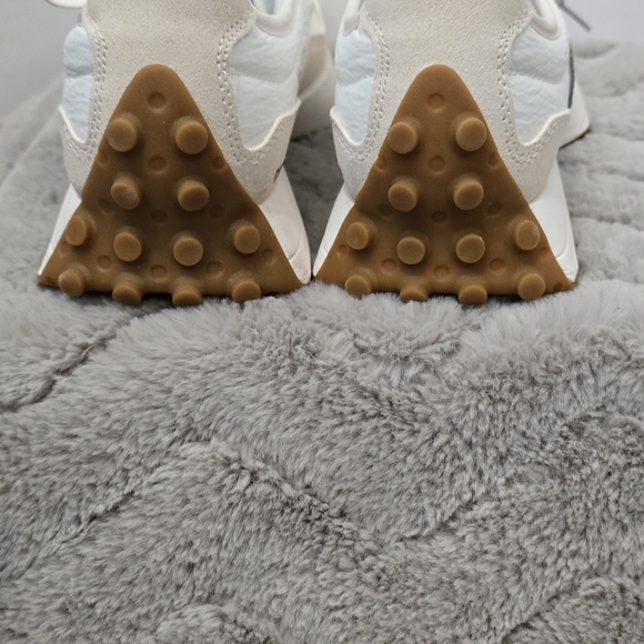 New Balance 327 - Picture 5 of 7